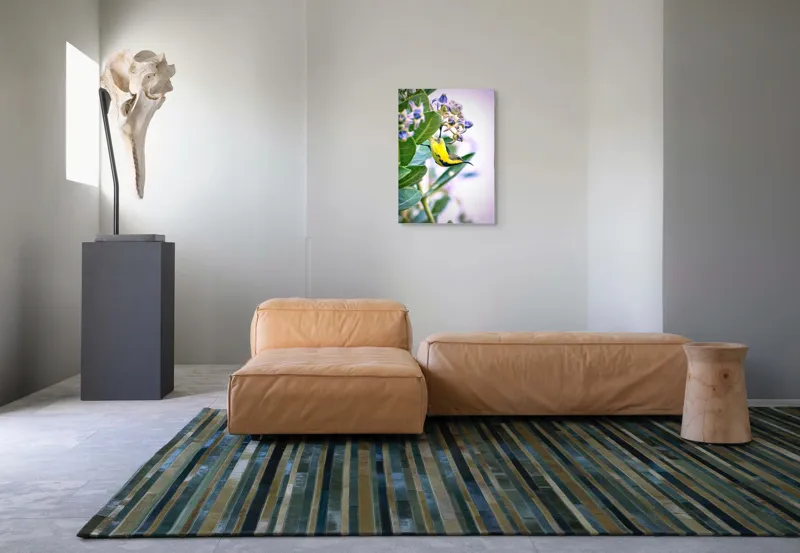 Tablou Canvas, "Pasărea în grădina cu flori albastre", Pasăre, Floră, Frunziș, Culori, Delicatețe, Natură, Fragilitate, Echilibru, 50 x 70 cm – poza 7