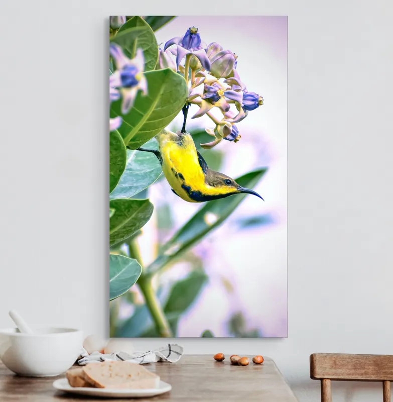 Tablou Canvas, "Pasărea în grădina cu flori albastre", Pasăre, Floră, Frunziș, Culori, Delicatețe, Natură, Fragilitate, Echilibru, 50 x 90 cm – poza 3