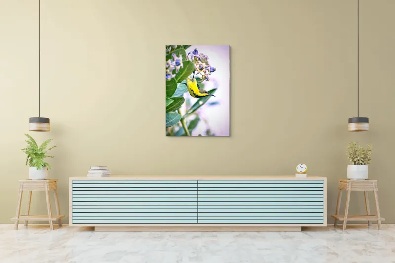Tablou Canvas, "Pasărea în grădina cu flori albastre", Pasăre, Floră, Frunziș, Culori, Delicatețe, Natură, Fragilitate, Echilibru, 70 x 100 cm – poza 5